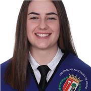 Graduada en Biología y finalizando el máster en Microbiología da clases de biología y geología nivel primaria, ESO y Bachillerato